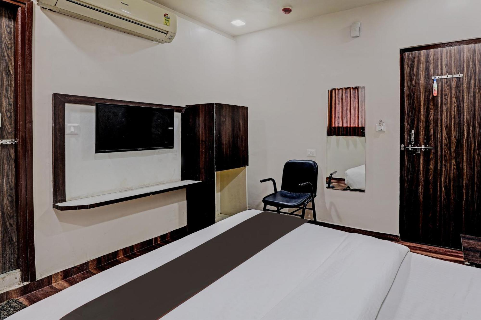 Hotel O Royal Inn Ahmedabad Exterior photo
