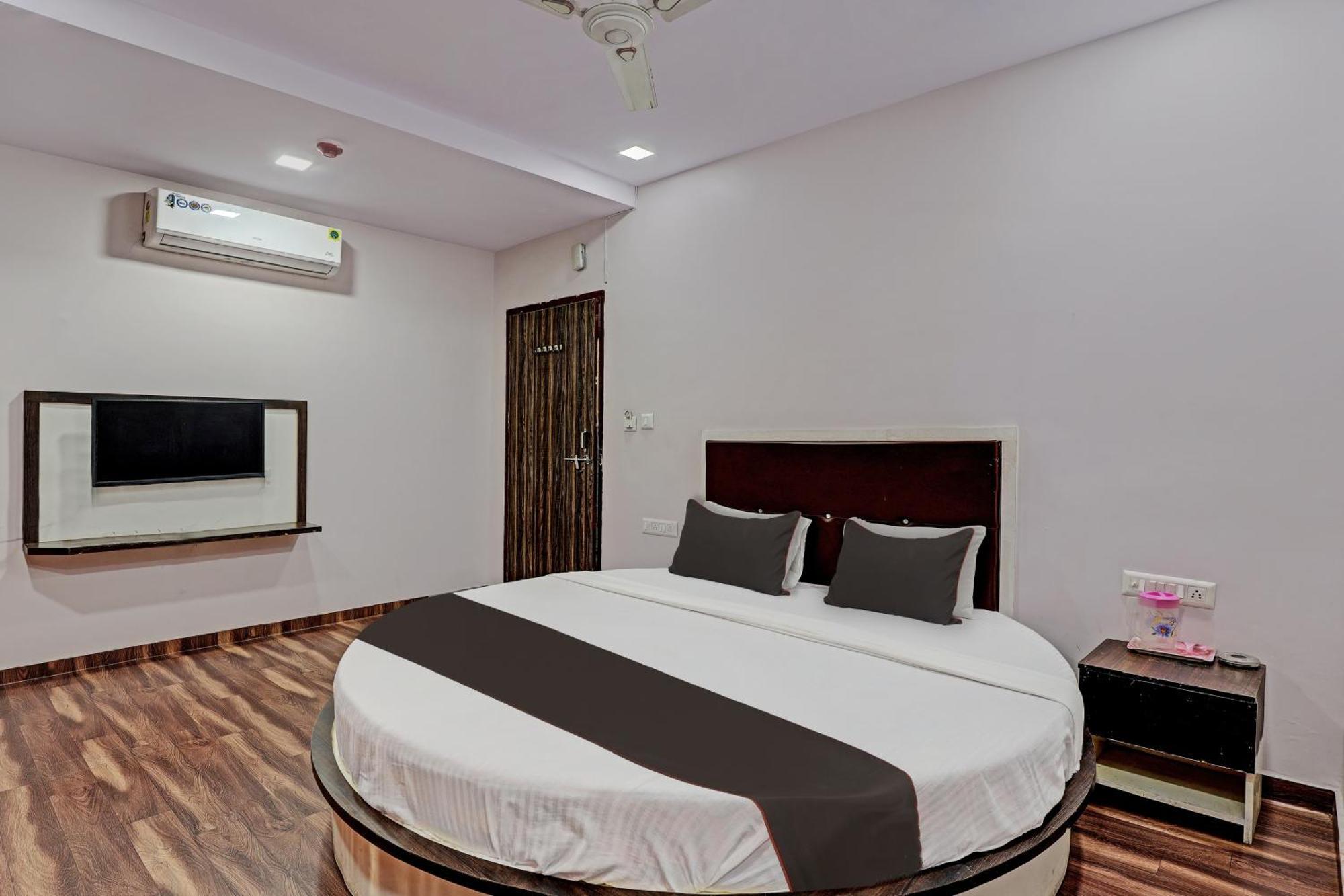 Hotel O Royal Inn Ahmedabad Exterior photo