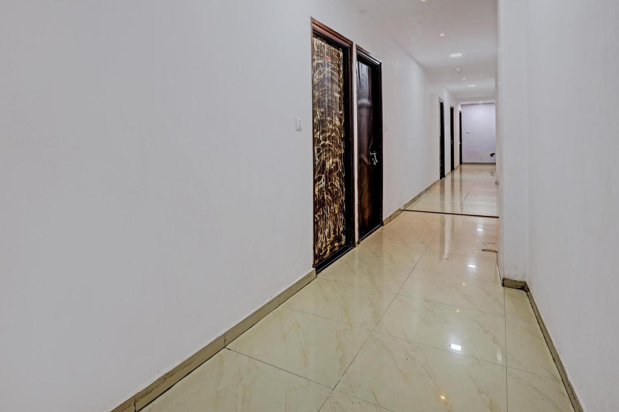 Hotel O Royal Inn Ahmedabad Exterior photo