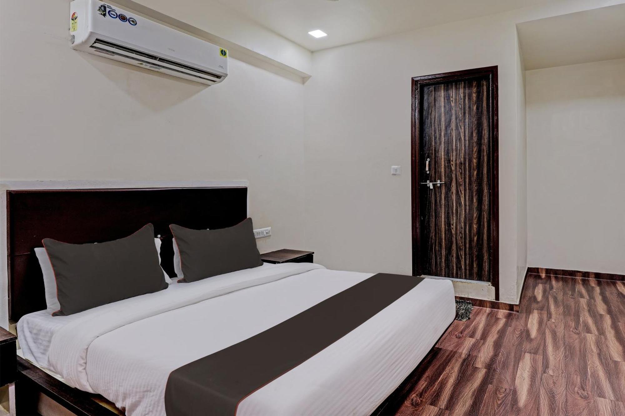 Hotel O Royal Inn Ahmedabad Exterior photo