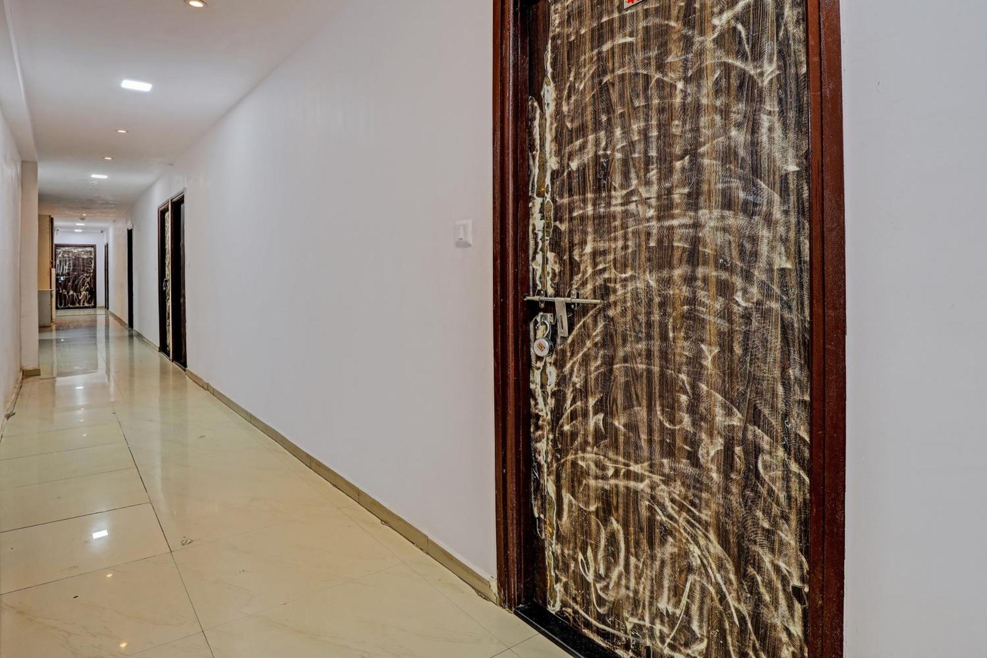 Hotel O Royal Inn Ahmedabad Exterior photo