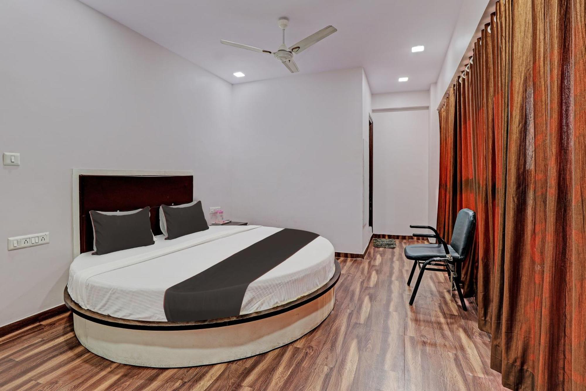 Hotel O Royal Inn Ahmedabad Exterior photo
