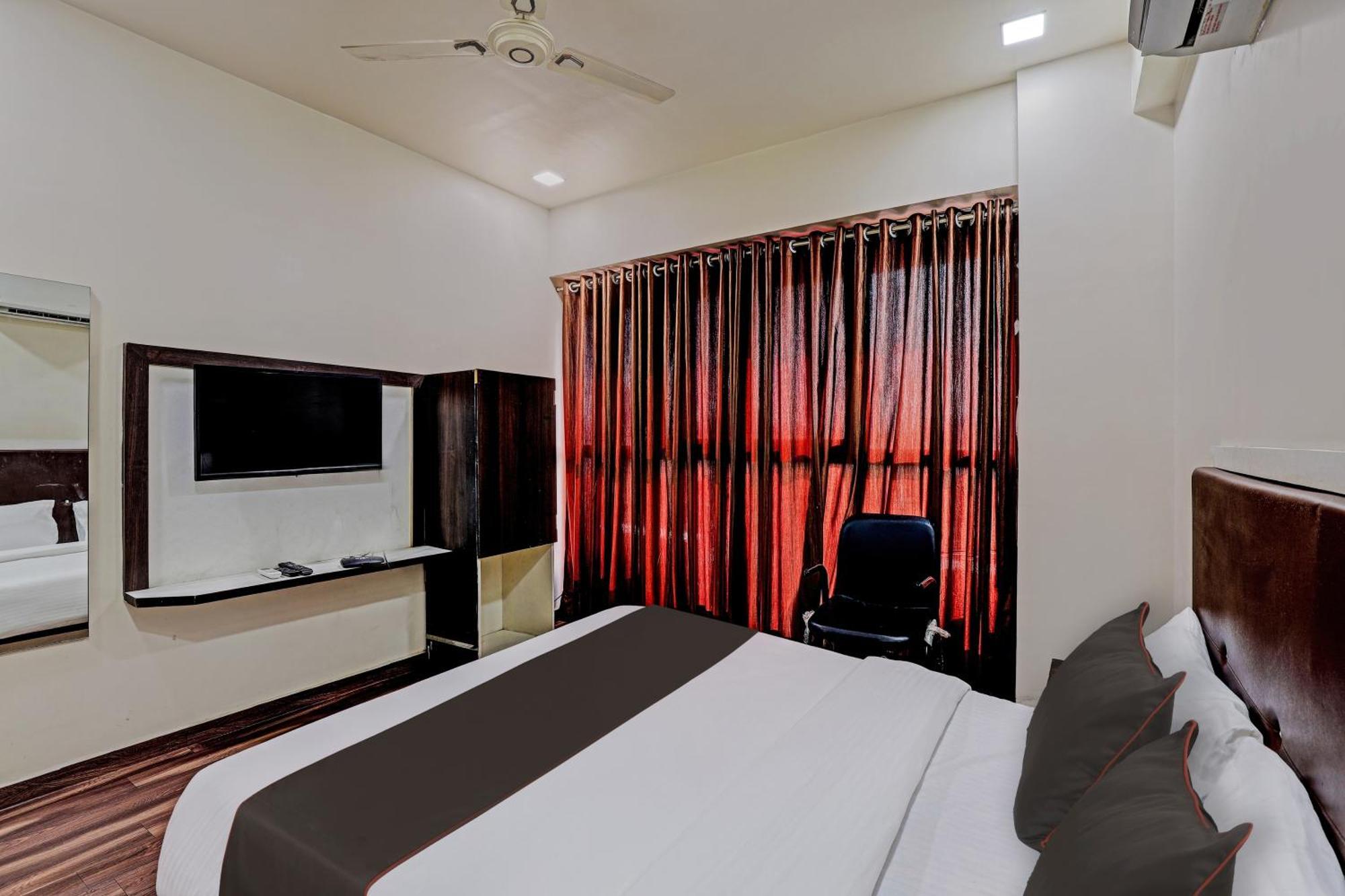 Hotel O Royal Inn Ahmedabad Exterior photo